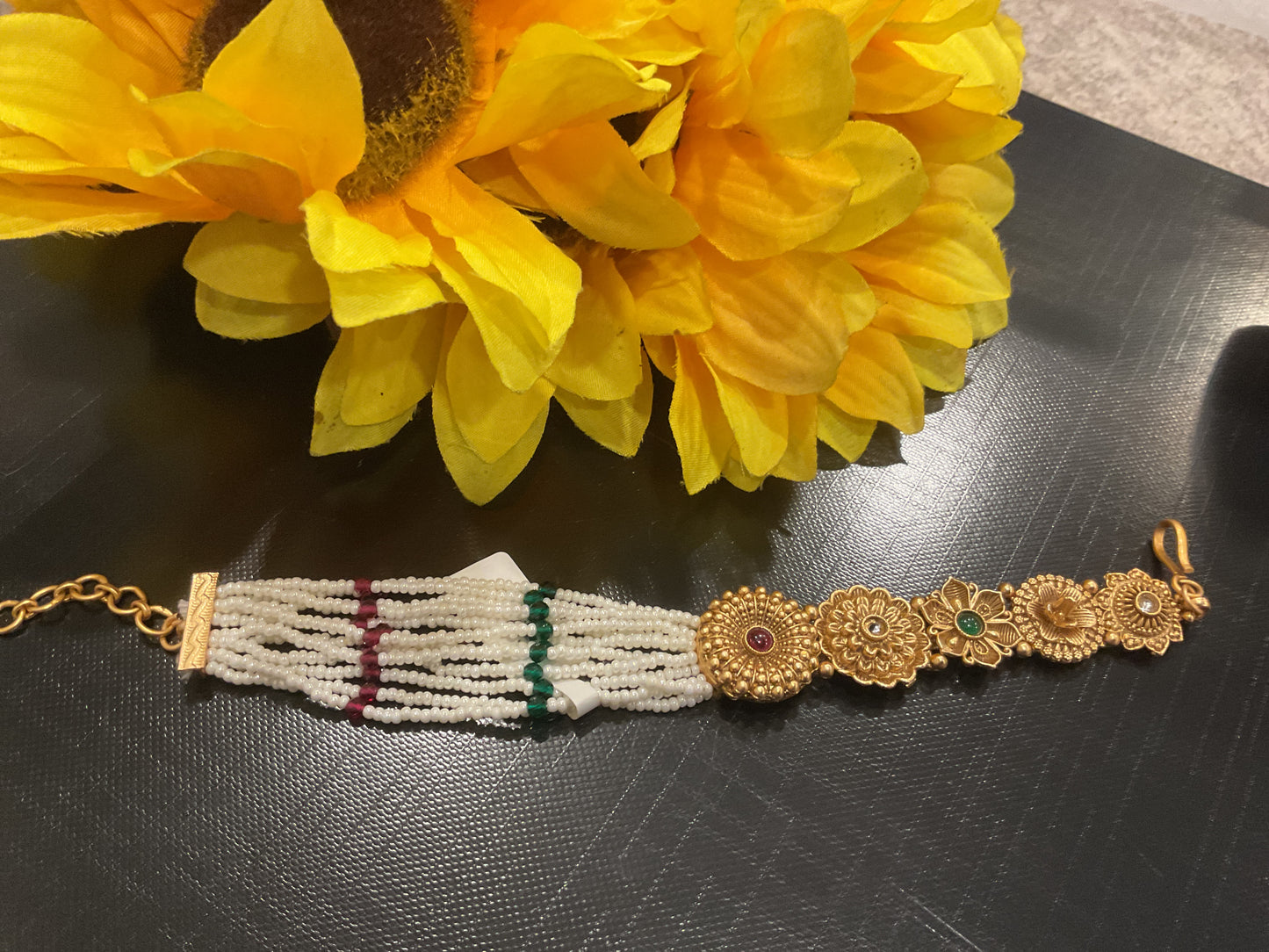 Bracelet gold with pearl