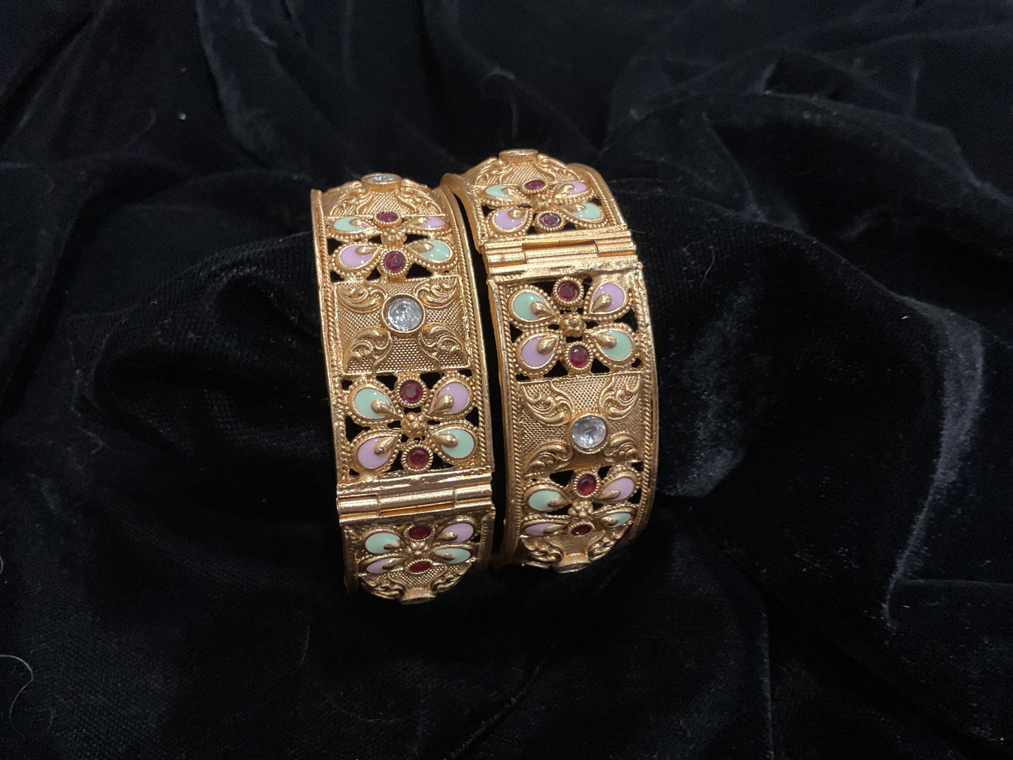 Gold kada