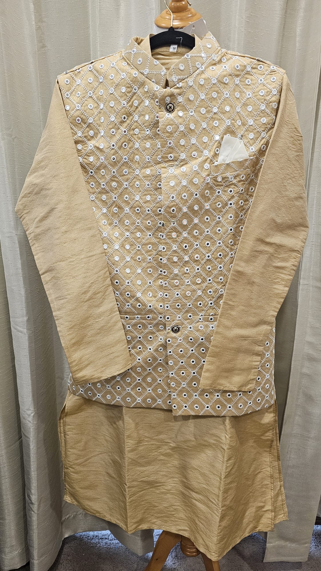 Men's Mirror work gujurati Style Kurta Pajama With Jacket