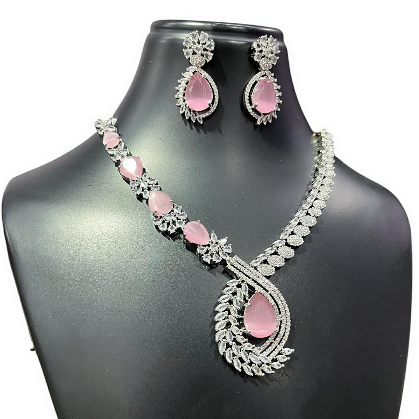 AD NECKLACE