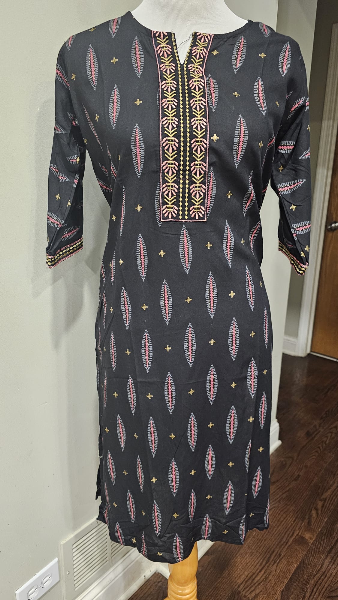 Black Leaf Deveshi Kurti